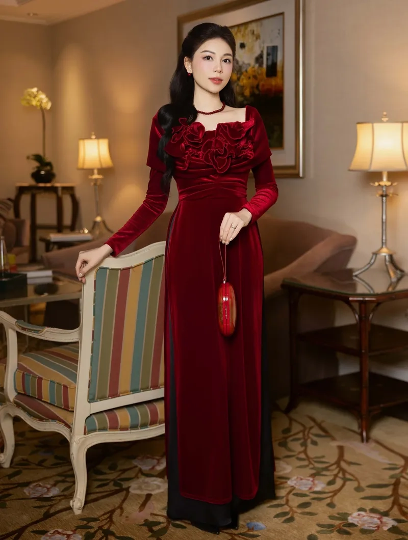 Áo dài nhung cho người trung niên thêm phần quý phái