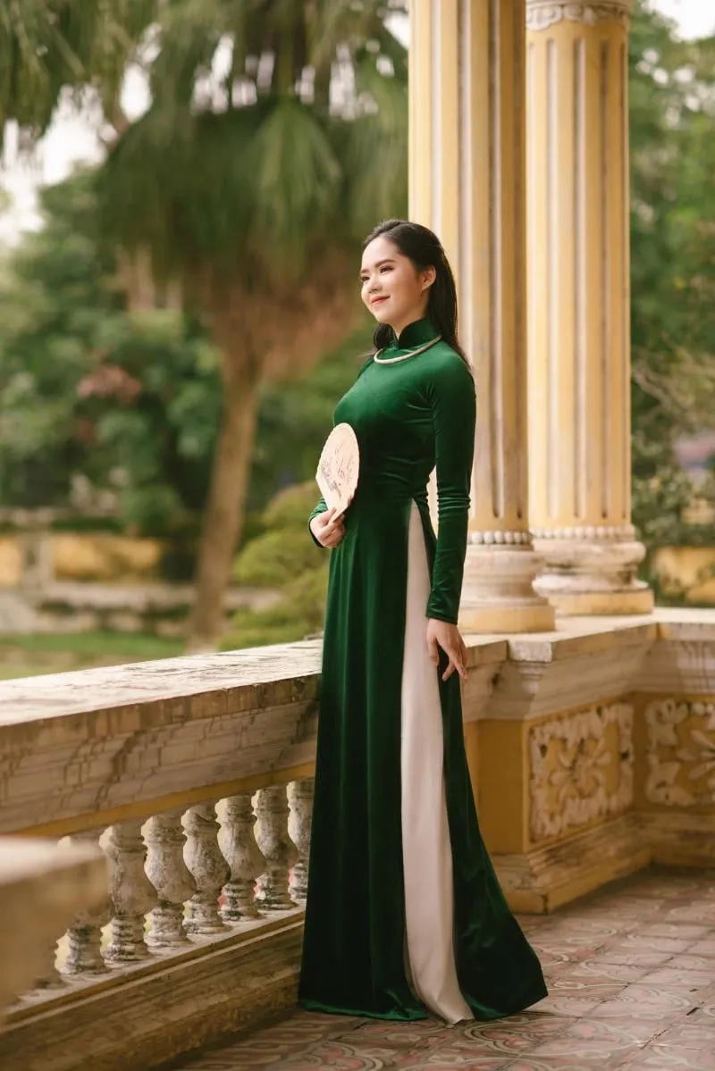 Áo dài nhung mặc tết mang may mắn đầu năm