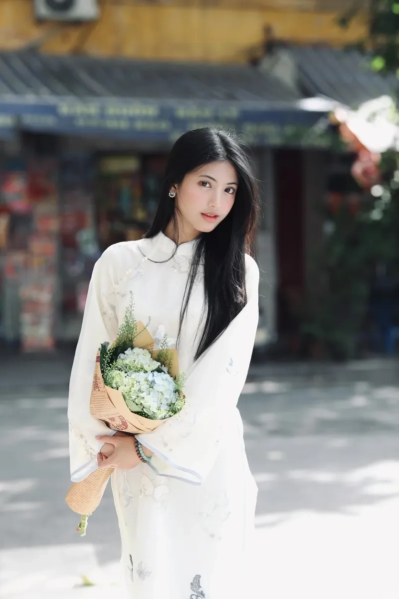 Sân khấu rực rỡ hơn với áo dài nữ biểu diễn