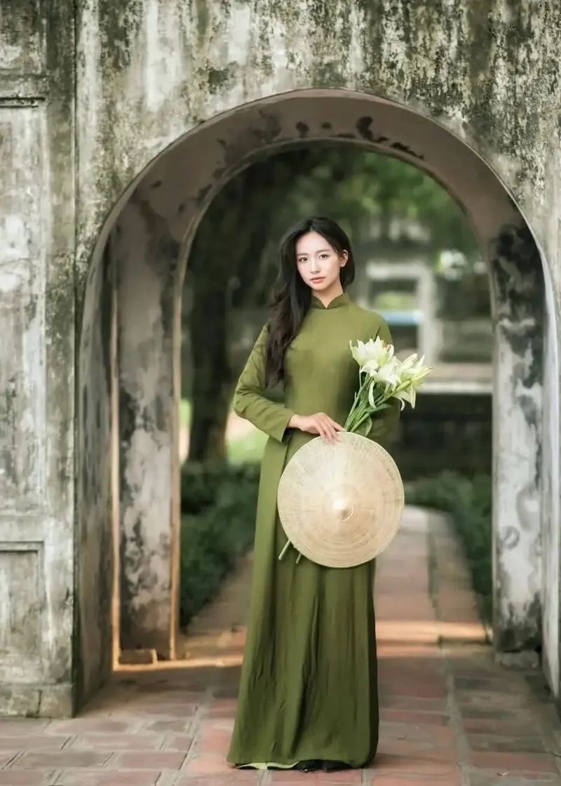 Vẻ duyên dáng tôn nét đẹp áo dài nữ tinh tế