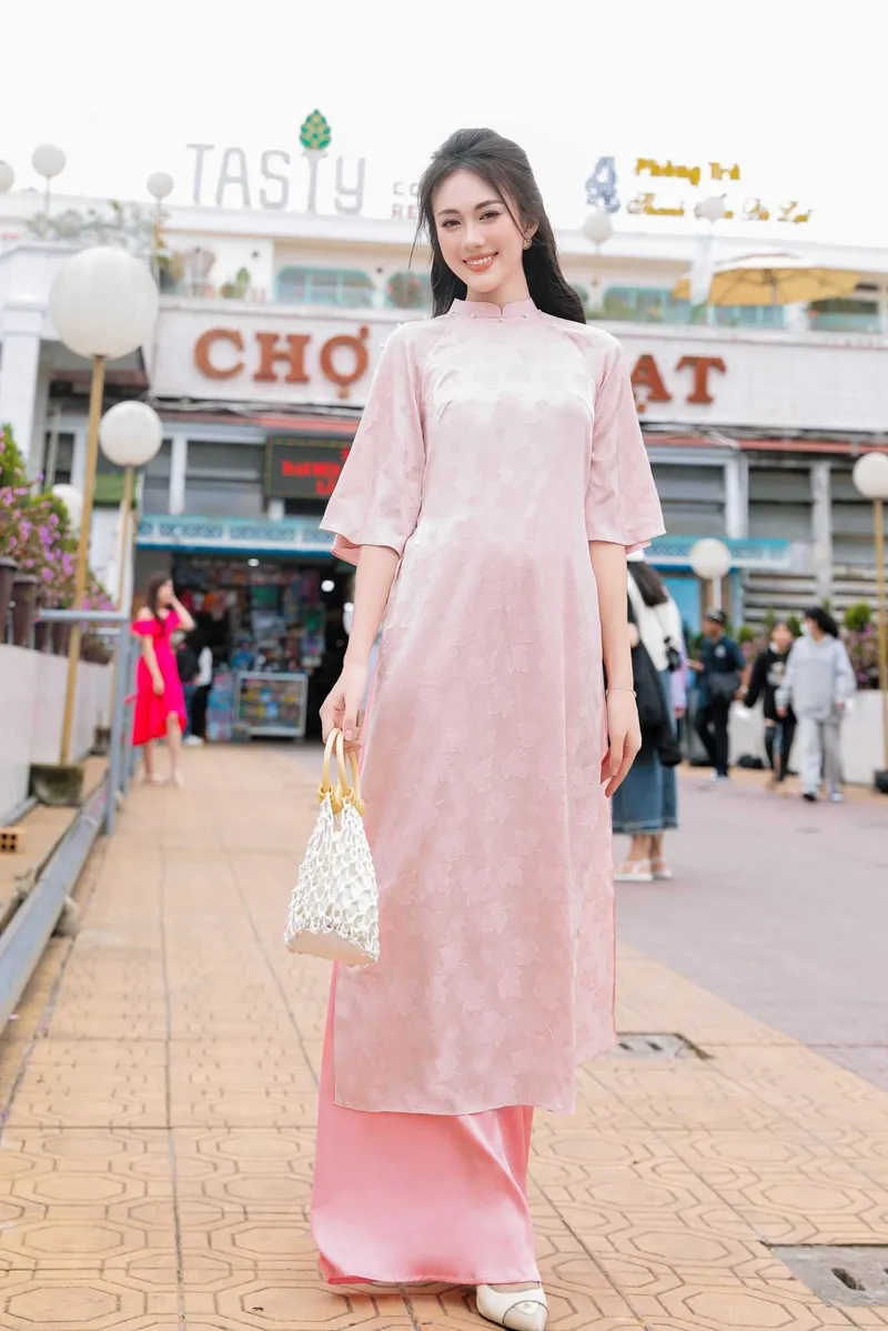 Sắc nhẹ nhàng trẻ trung lan tỏa áo dài tay lỡ màu pastel