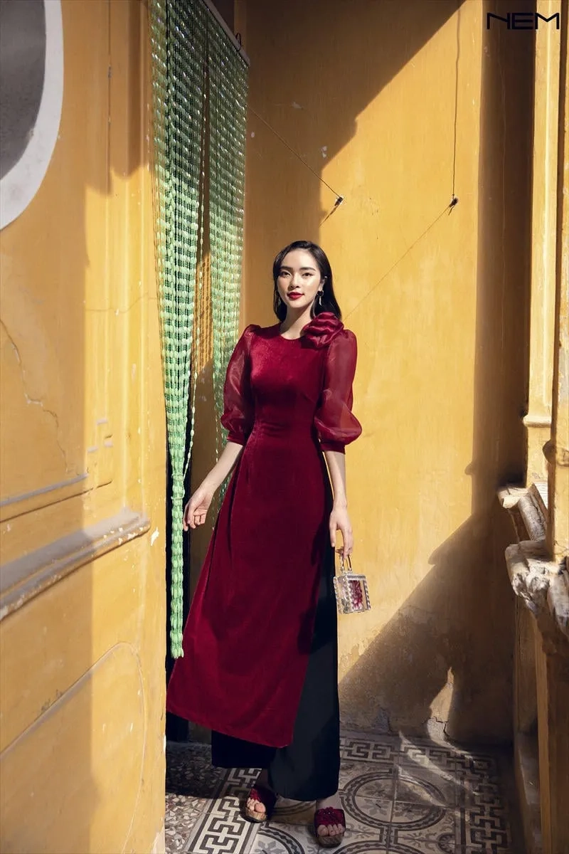 Khoảnh khắc trang trọng cùng áo dài tay phồng cưới hỏi