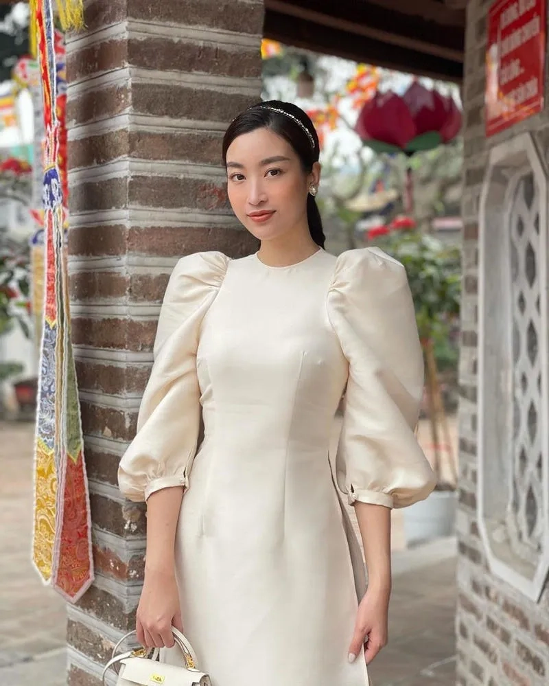 Lên hình cuốn hút nhờ áo dài tay phồng chụp ảnh