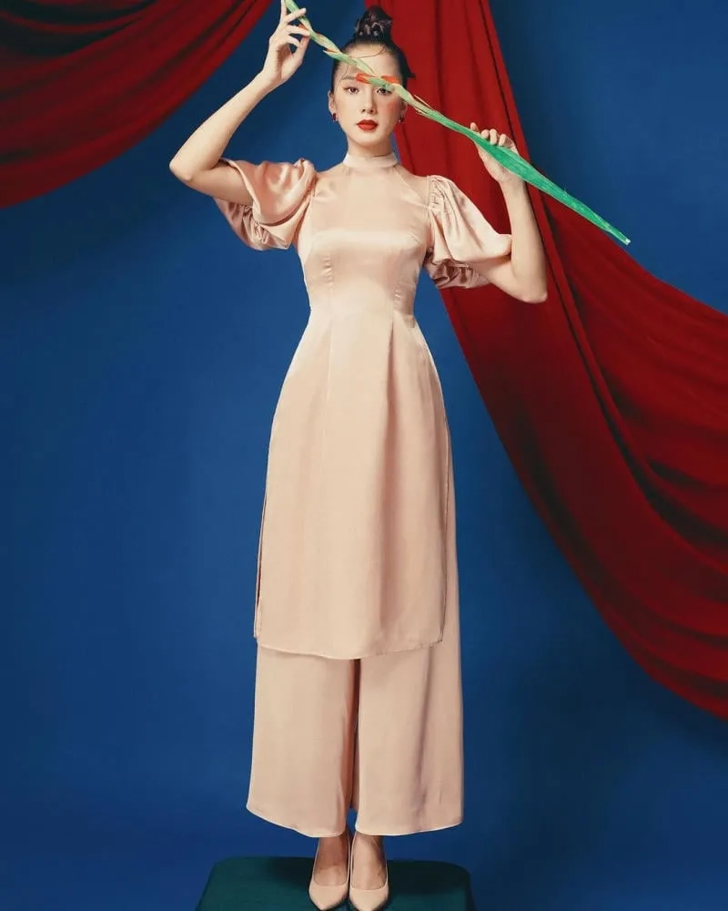 Chất liệu nhẹ bay sang trọng từ áo dài tay phồng vải lụa