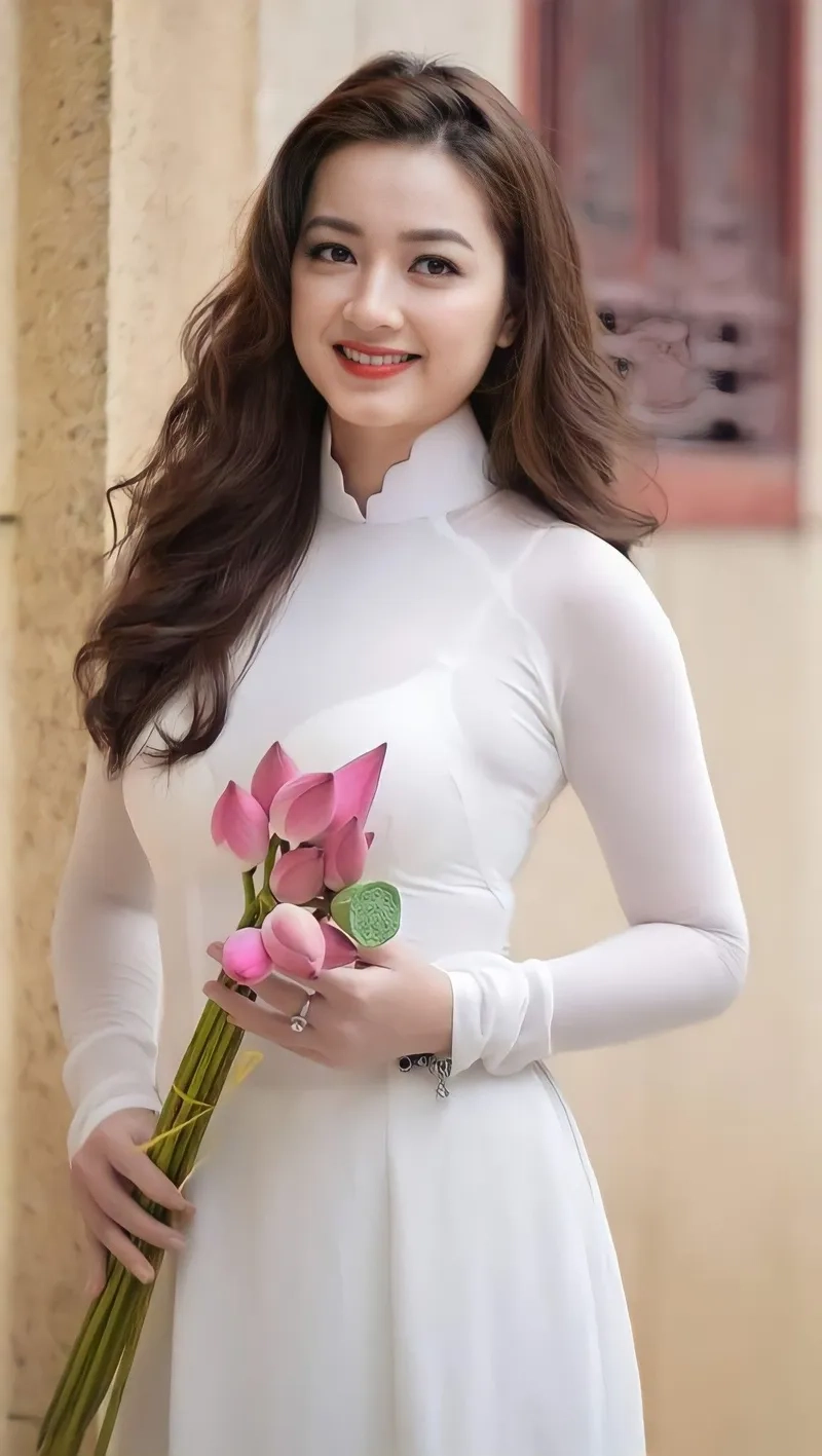Vẻ đẹp áo dài trắng tinh khôi tôn nét dịu dàng nữ sinh