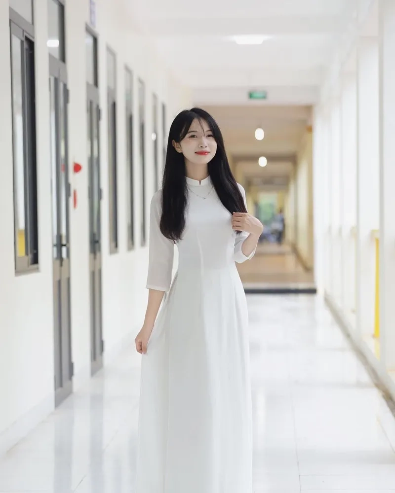 Khoảnh khắc áo dài trắng học sinh gợi nhớ thời áo trắng