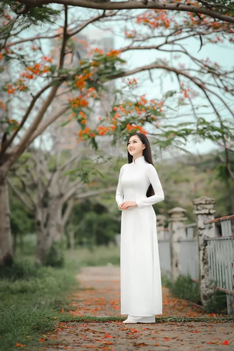 Ý tưởng áo dài trắng chụp ảnh giúp khung hình nổi bật