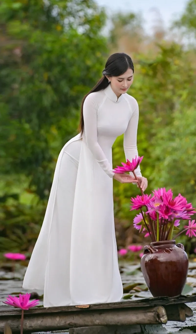 Chất áo dài trắng vải lụa mềm nhẹ sang trọng