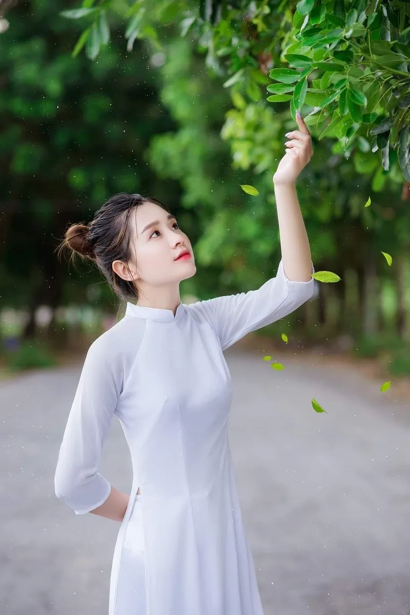 Áo dài trắng đi học gắn liền tuổi học trò