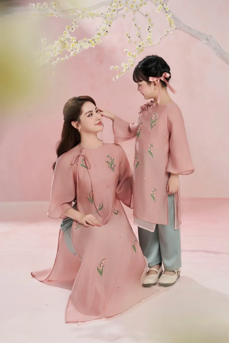 Thiết kế áo dài trẻ em đẹp nổi bật cho bé vui xuân