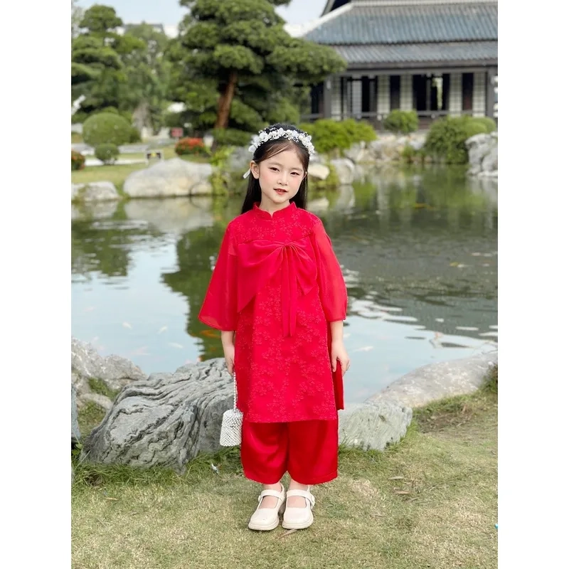 Thoải mái vận động với áo dài trẻ em form rộng