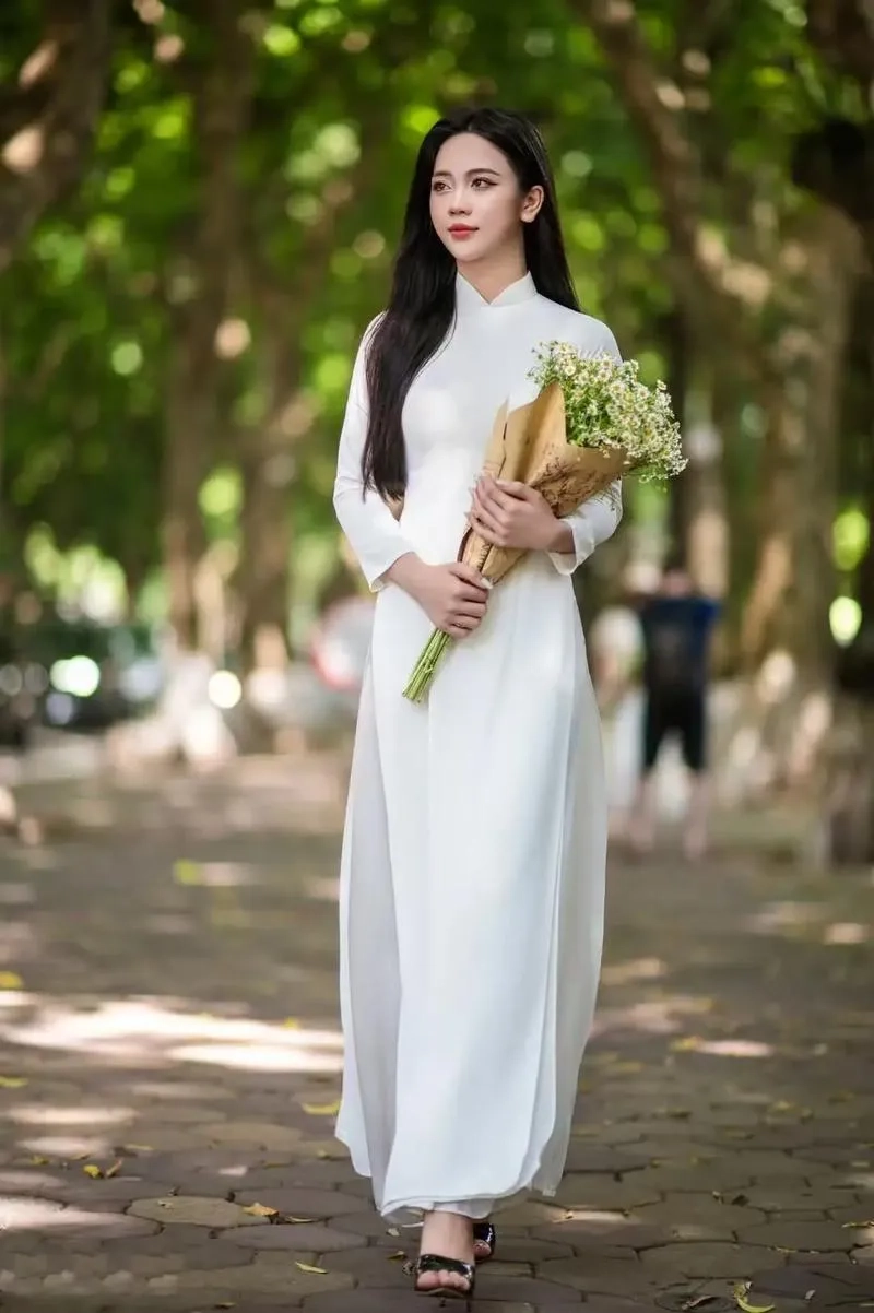 Sắc áo dài truyền thống màu trắng tinh khôi