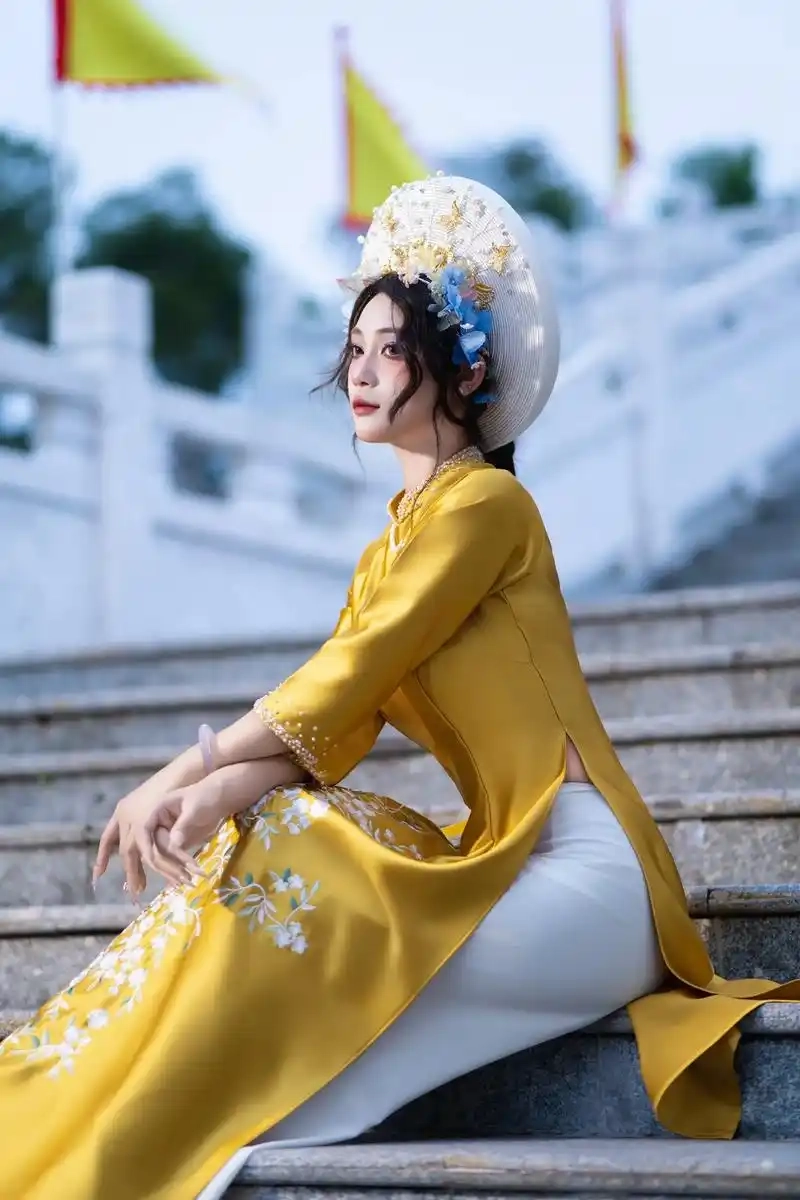 Ưu điểm áo dài truyền thống form chuẩn tôn dáng