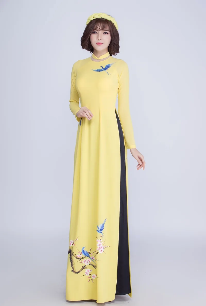 Lựa chọn áo dài vàng chụp ảnh cho khung hình đẹp