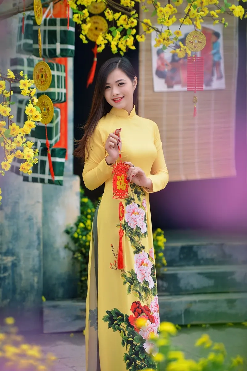 Áo dài vàng thiết kế mang dấu ấn thời trang riêng