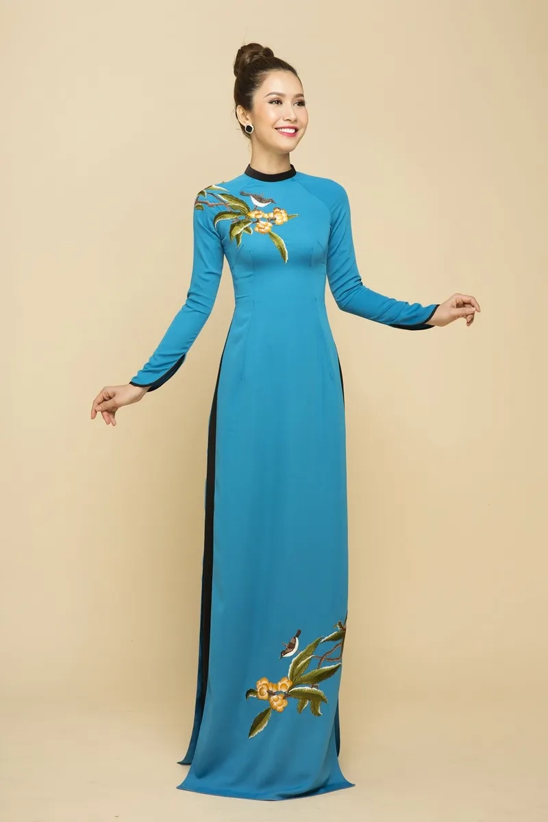 Thanh lịch mỗi ngày nhờ áo dài xanh công sở tinh tế