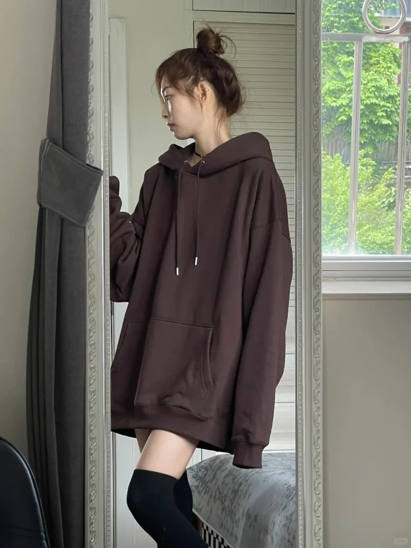 Phong cách street style ấn tượng với áo hoodie form rộng street style