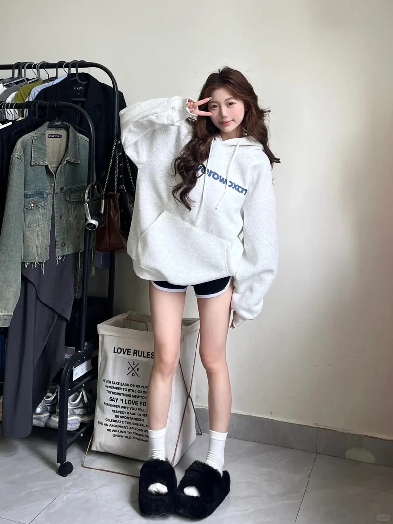 Tối giản dễ mặc với áo hoodie form rộng basic