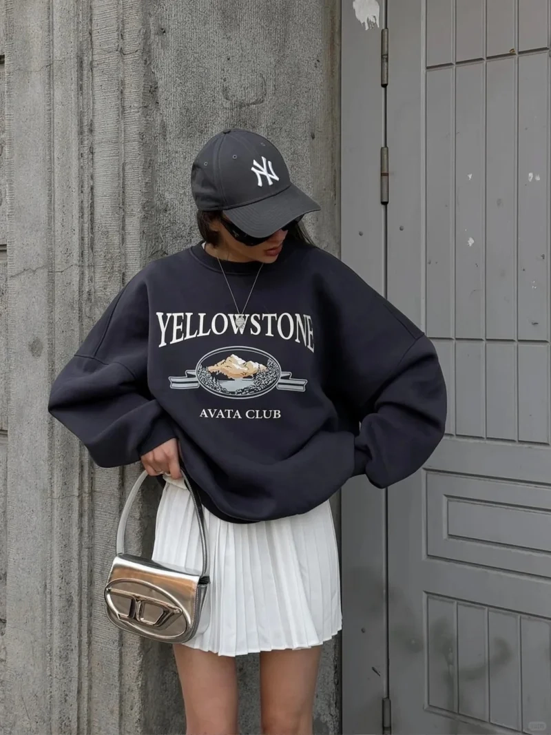 Cá tính nổi bật với áo hoodie form rộng cá tính