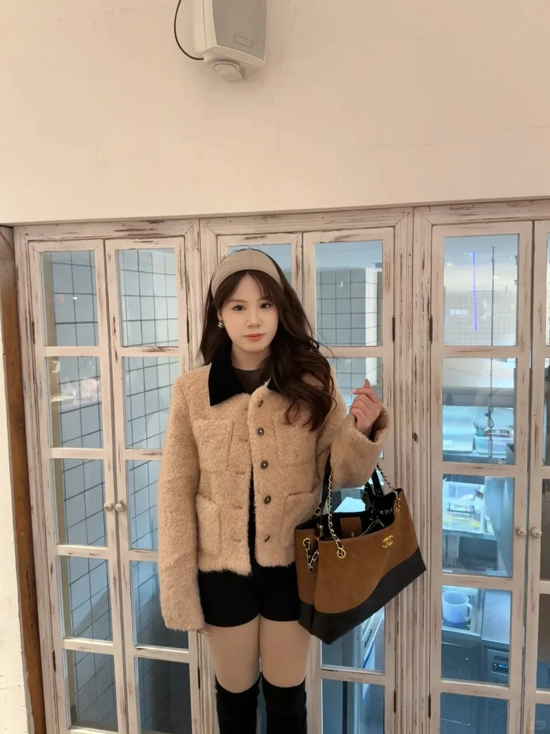 Diện áo khoác dạ tweed sang trọng nổi bật mọi ánh nhìn