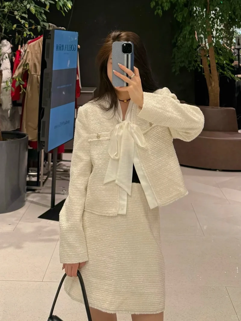 Chụp ảnh sống ảo cực đẹp với áo khoác tweed chụp ảnh