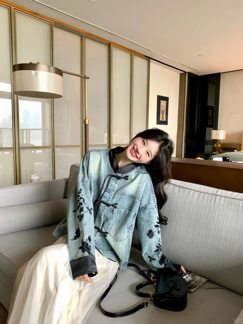 Thời tiết mát mẻ hợp áo khoác denim mùa thu