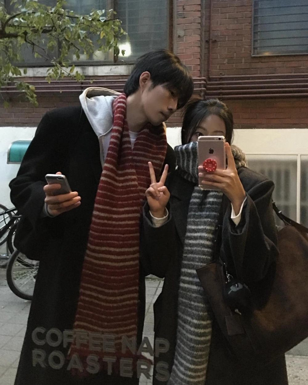 Áo khoác đôi kaki thời trang tông màu trung tínhÁo khoác đôi chống nắng chất liệu thông hơi thoáng khí