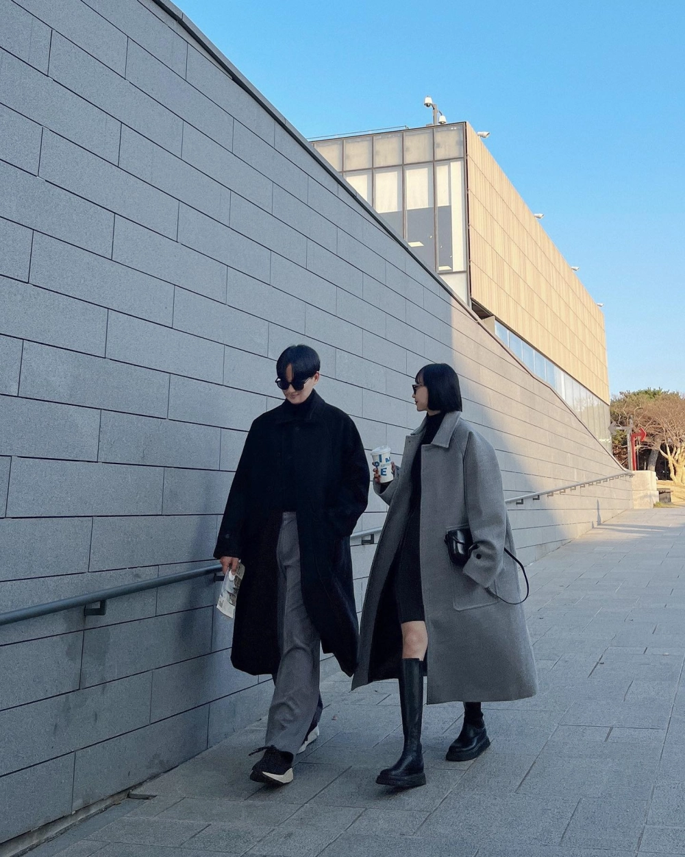 Áo khoác đôi cho mùa xuân với họa tiết thêu tỉ mỉ