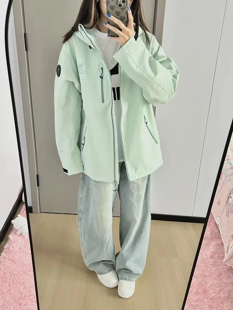 Mặc hàng ngày với áo khoác dù form rộng