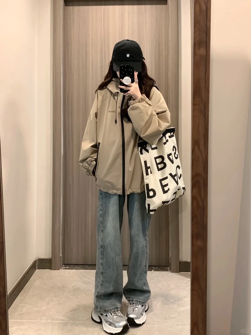 An tâm di chuyển với áo khoác dù chống nước