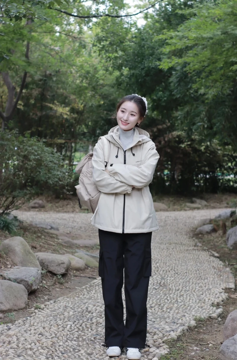 Tiện lợi thời tiết với áo khoác dù có mũ