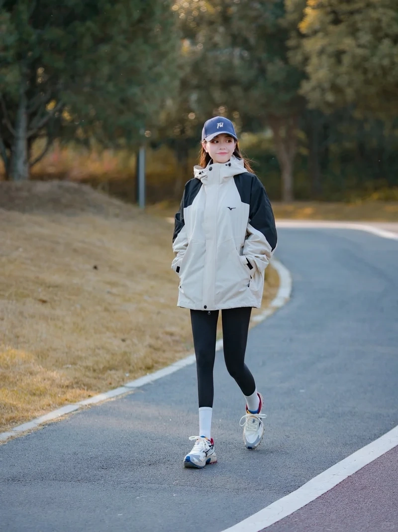 Cá tính nổi bật nhờ áo khoác dù in hình