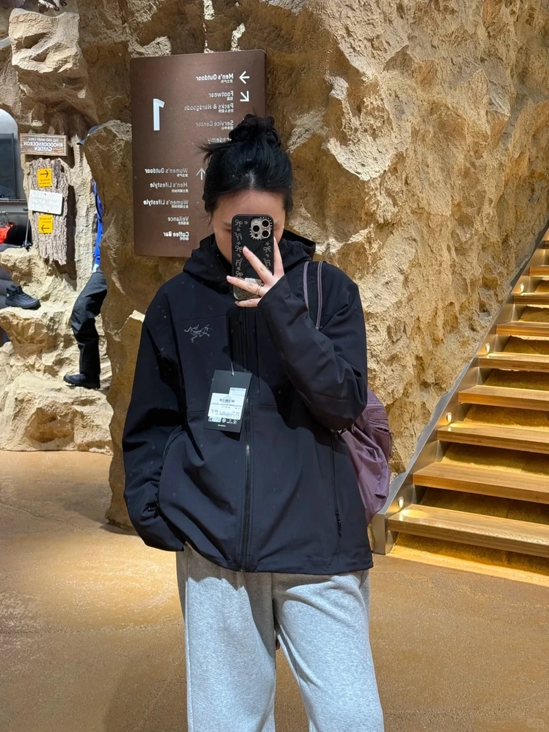 Thoáng mát tiện lợi cùng áo khoác dù mỏng