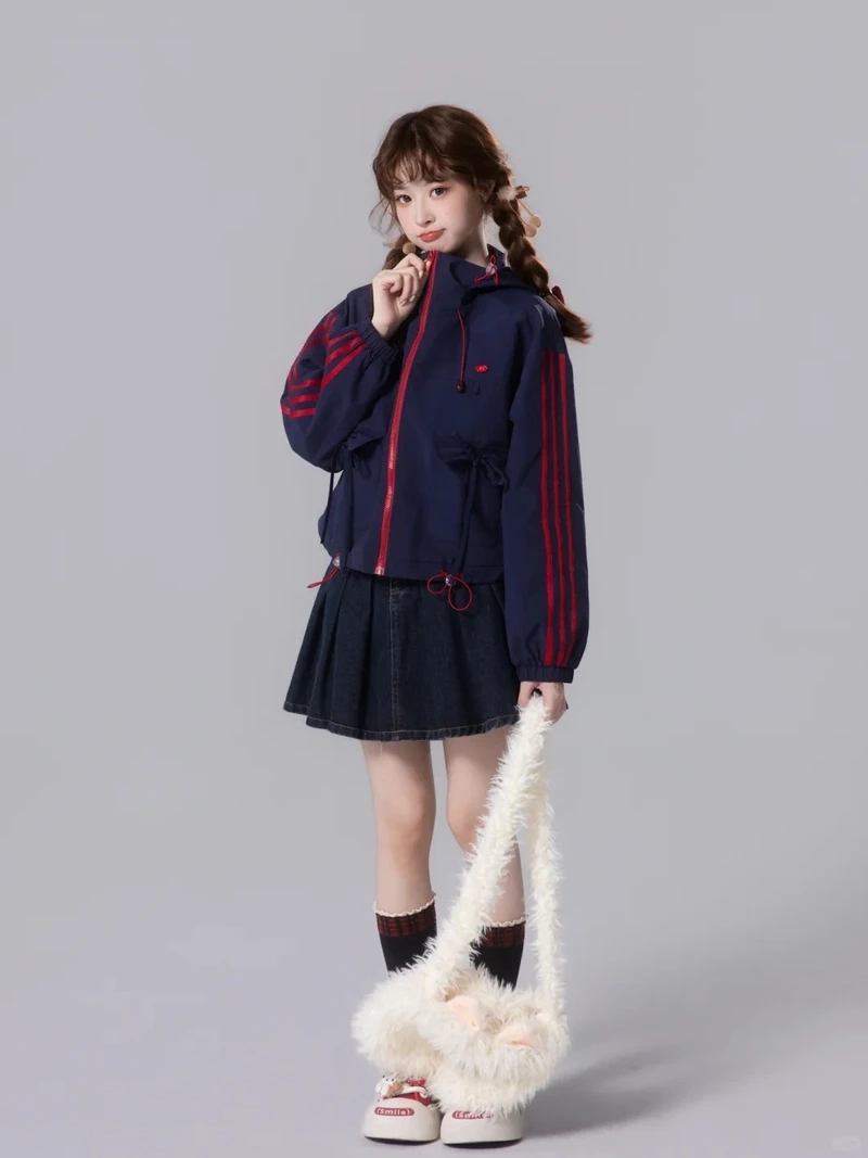 Gu riêng ấn tượng cùng áo khoác dù local brand