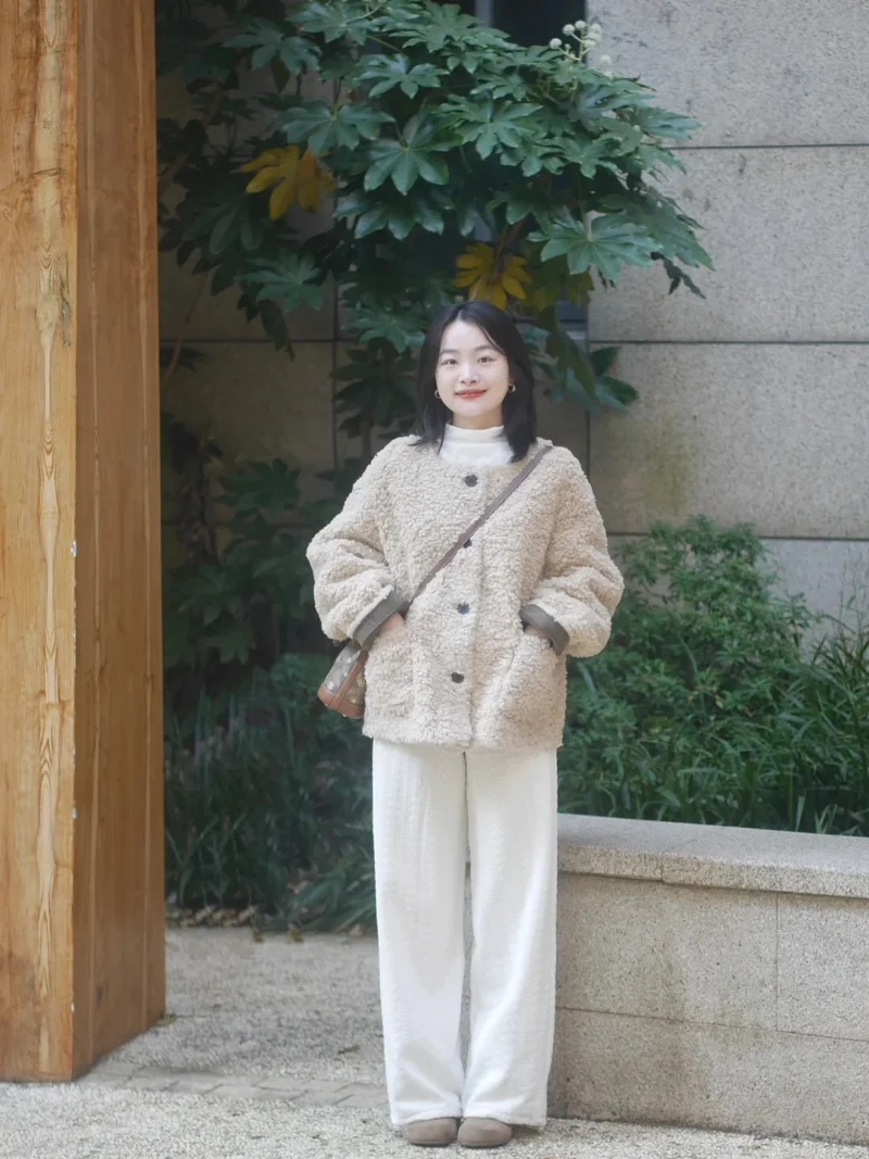 Thêm nữ tính với áo khoác lông cừu nữ