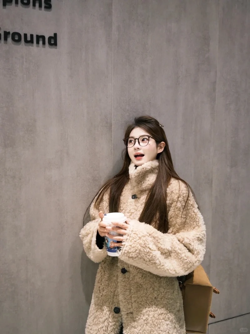 Trẻ trung năng động với áo khoác lông cừu trẻ trung