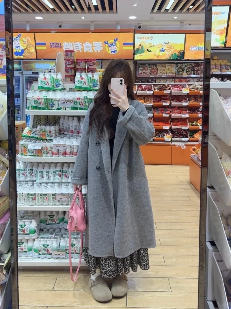 Thời trang mùa lạnh nổi bật với áo khoác măng tô nữ