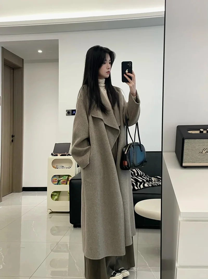 Outfit sống ảo cực xinh nhờ áo măng tô chụp ảnh