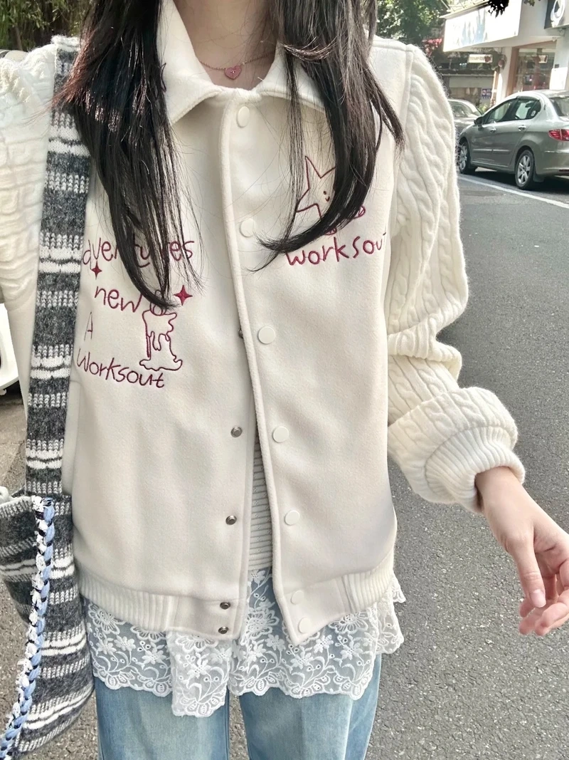 Phong cách trẻ trung cùng áo khoác varsity