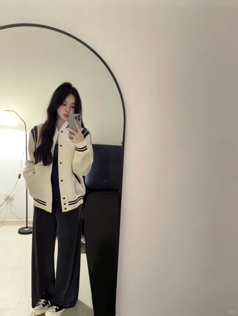 Thể hiện chất riêng với áo khoác varsity cá tính