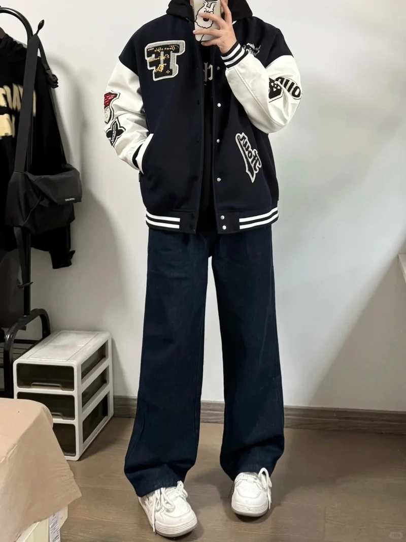 Tối giản dễ mặc với áo khoác varsity basic