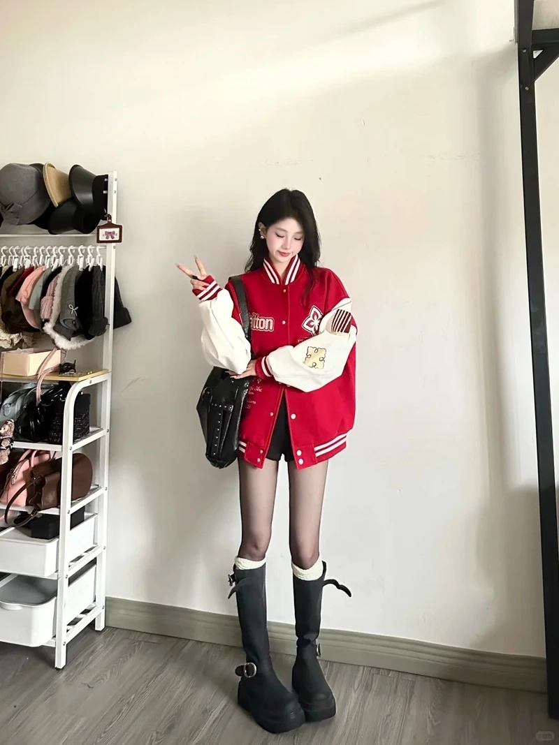 Gu riêng nổi bật nhờ áo khoác varsity local brand