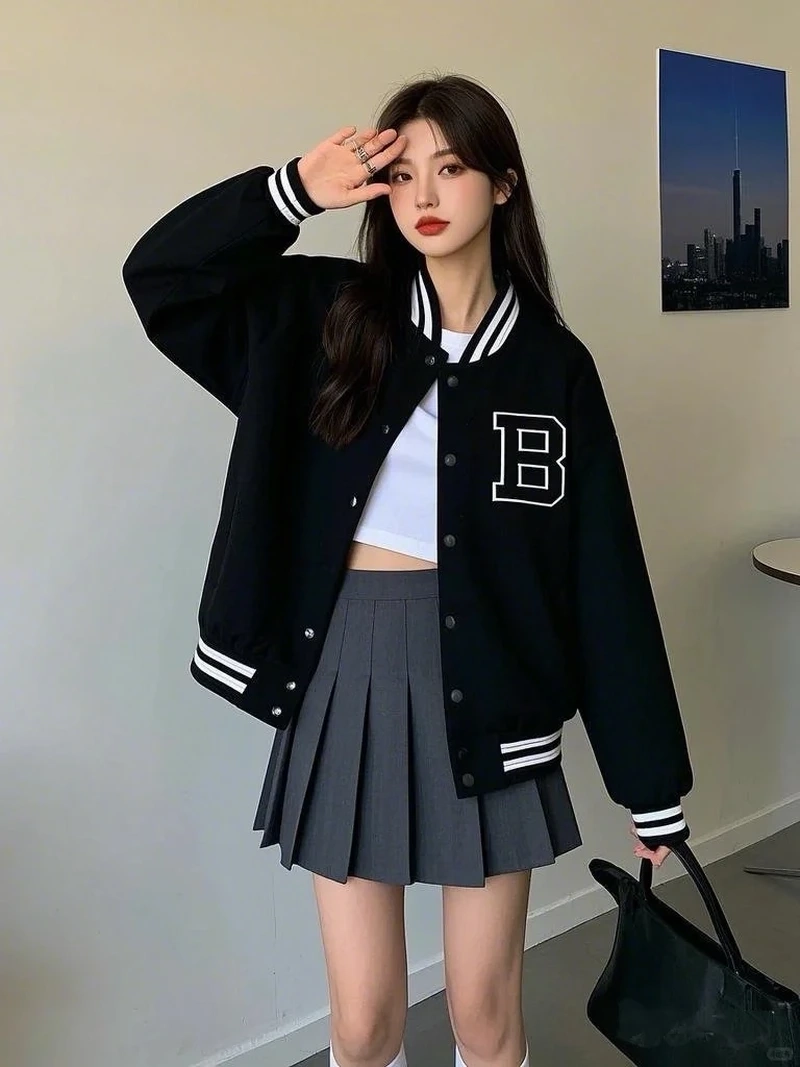 Phong cách khỏe khoắn cùng áo khoác varsity thể thao