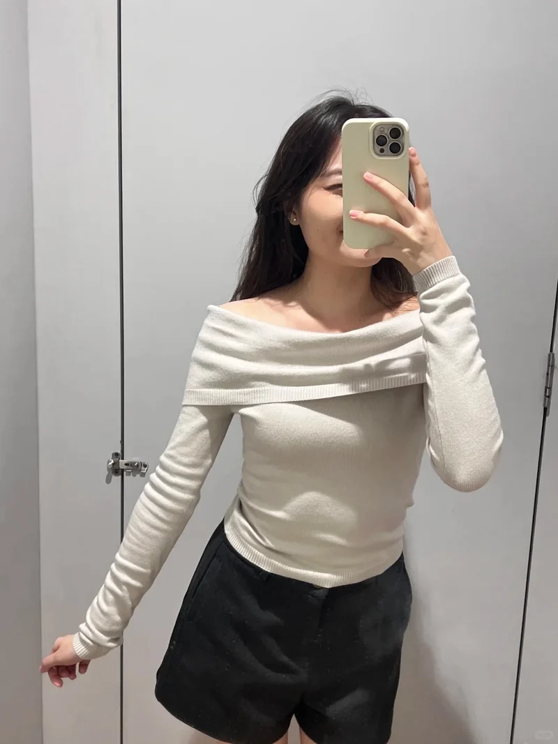 Tự tin dạo phố nhờ áo trễ vai thời trang nữ