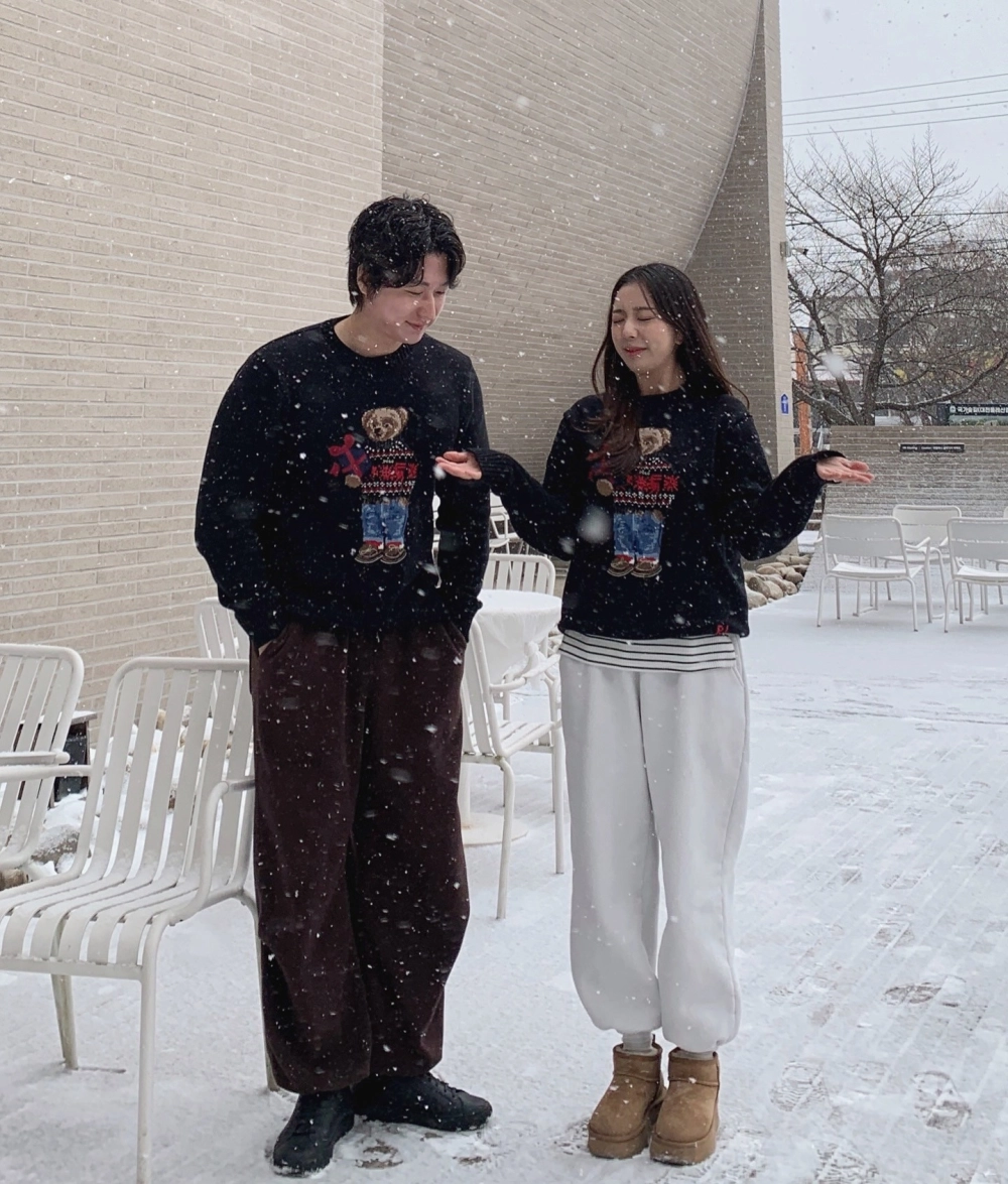 Mẫu áo len đôi cho người gầy với form dáng rộng che khuyết điểm