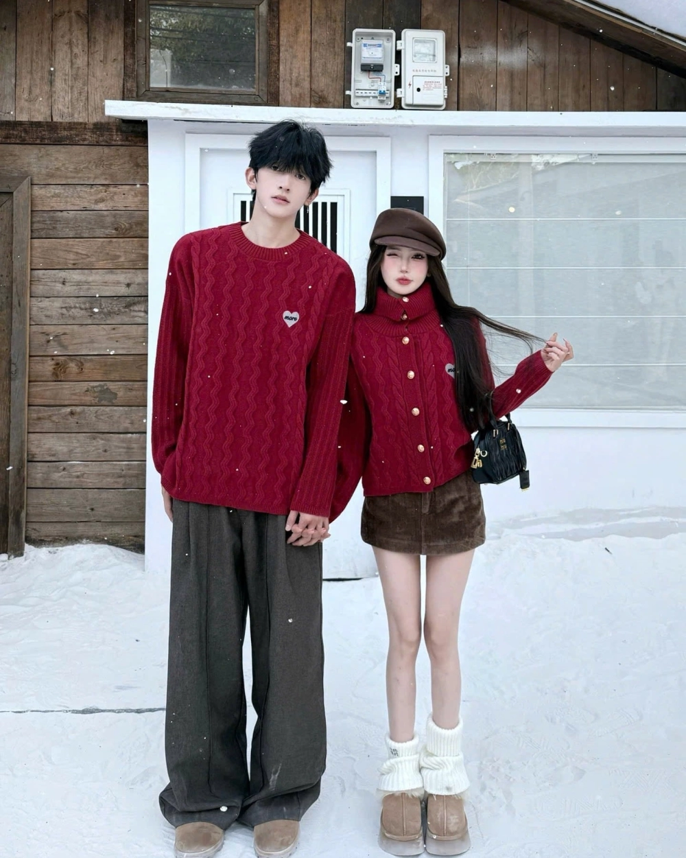 Thiết kế áo len đôi chất liệu len tăm co giãn thoải mái