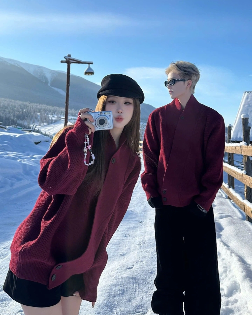 Lựa chọn áo len đôi cho cặp đôi gen z với phong cách streetwear