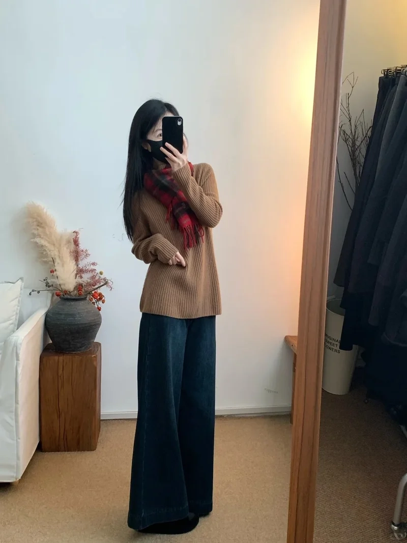 Tối giản mà tinh tế với áo len tăm mỏng tối giản