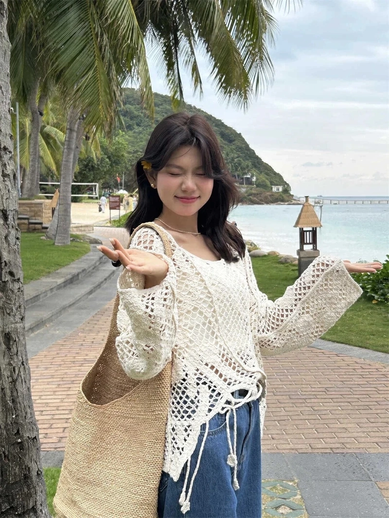 Phong cách cuốn hút cùng áo lưới nữ