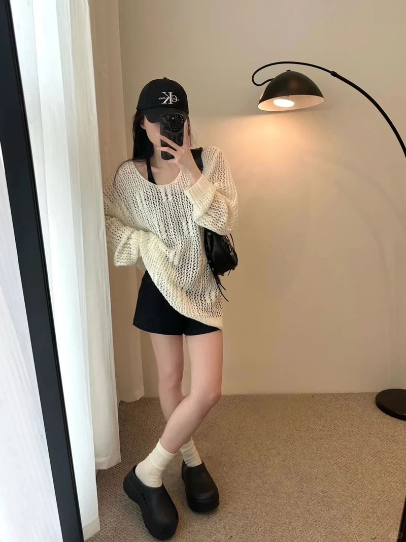 Hoàn thiện set đồ với áo lưới outfit